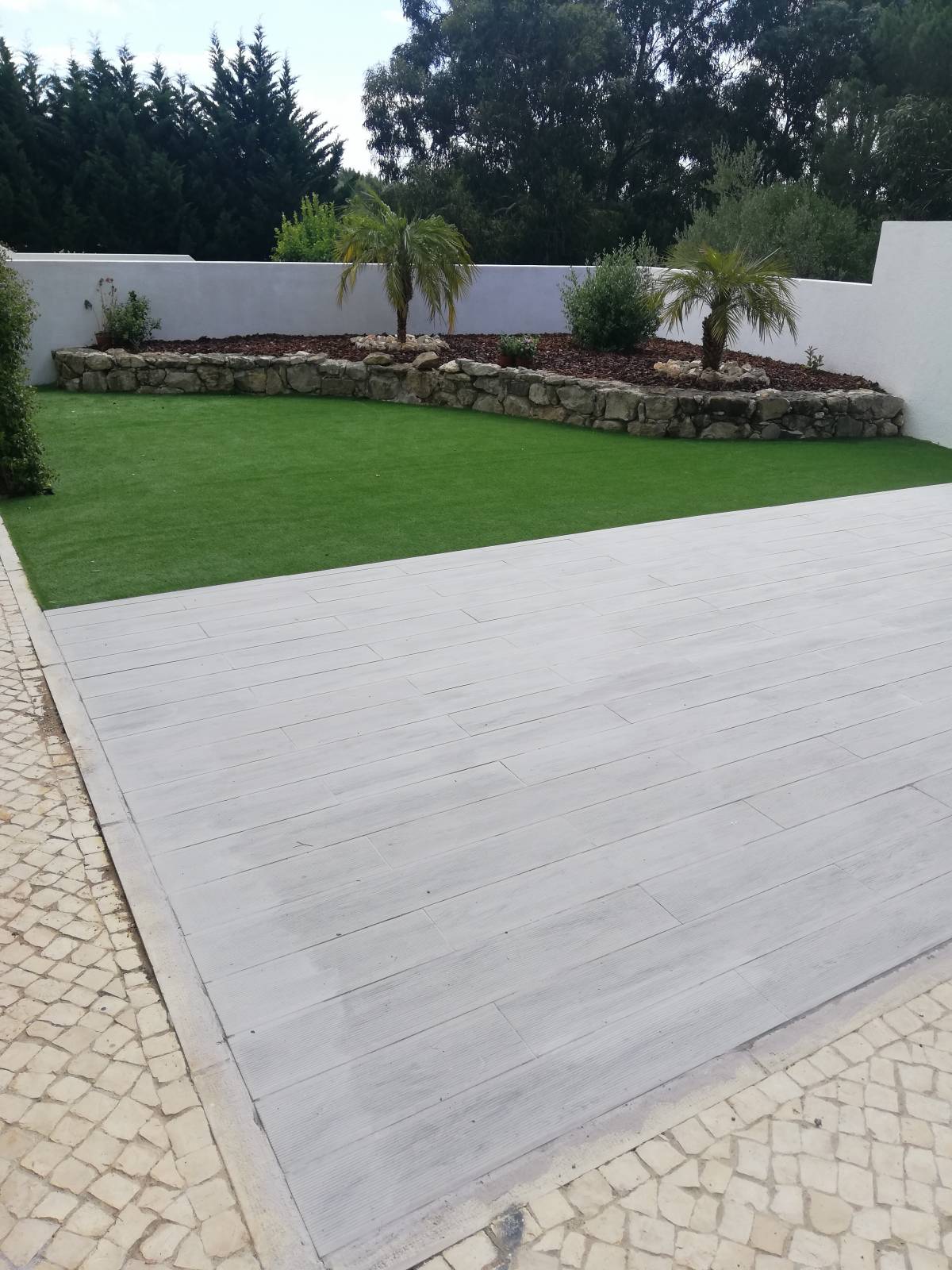 GENIAL WORK UNI LDA - Loures - Demolition Services