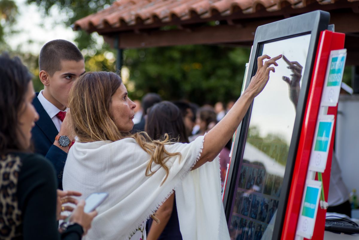 Catchy Kiosks Photobooth - Sintra - Aluguer de Cabine de Video