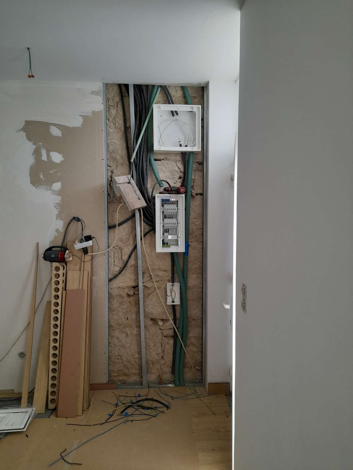Daniel Rios - Porto - Electricians