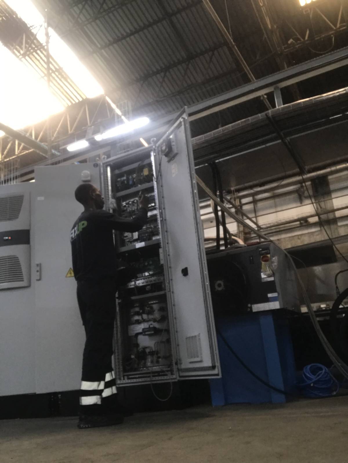 Eletricista e Manutenção ao Domicílio – Rápido e de Confiança - Porto - Instalação de Lâmpada