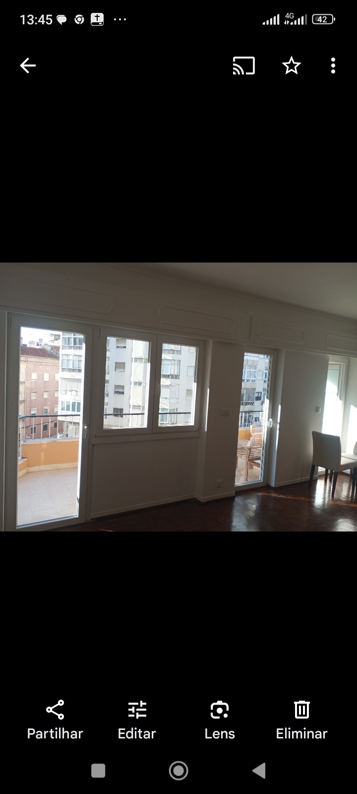 Eduardo  Nascimento - Odivelas - Dachfenster montieren