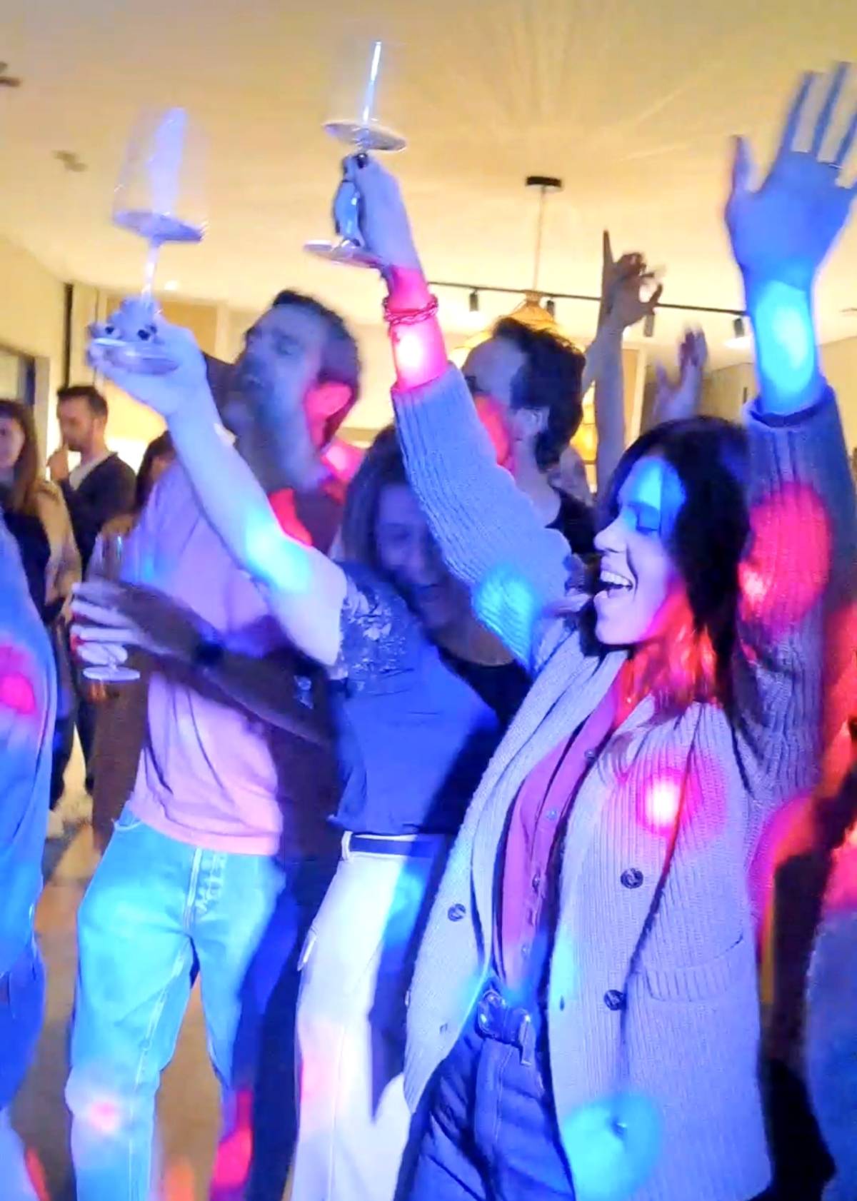 GOLDEN BEATS Eventos - Esposende - DJ para fiesta Quinceañera