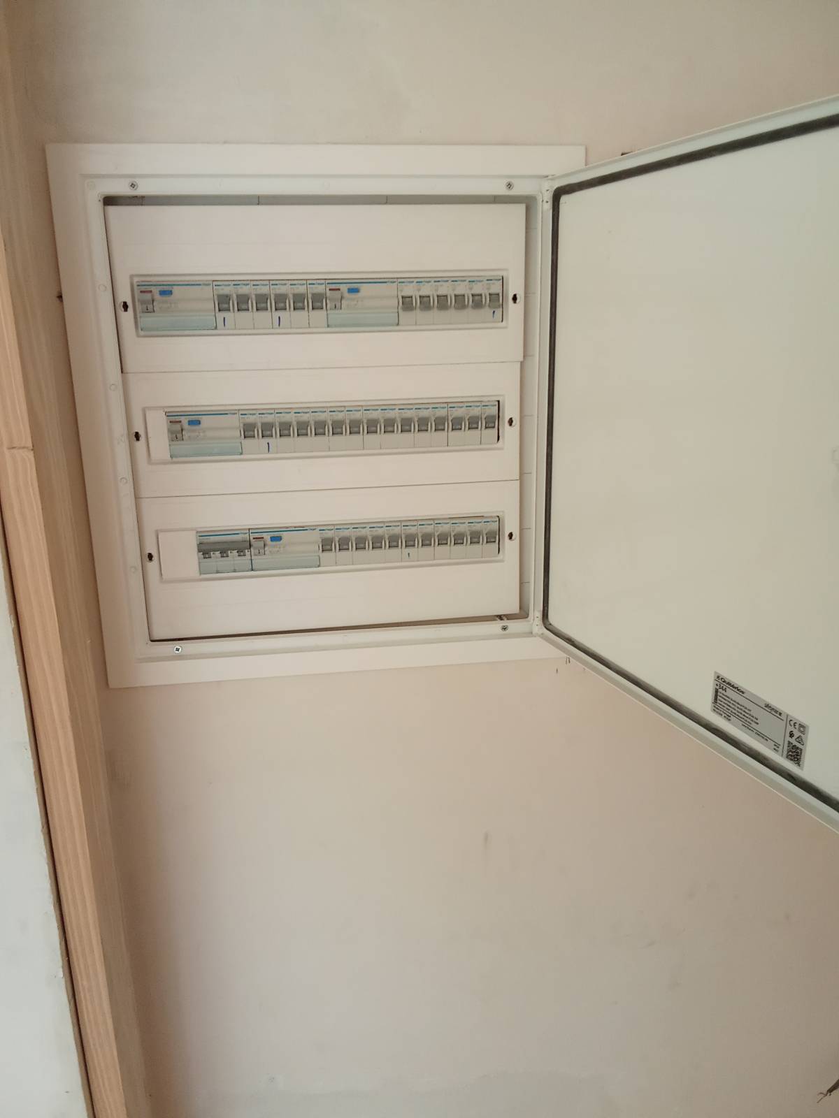 Eletropower - Espinho - Reparação de Interruptores e Tomadas