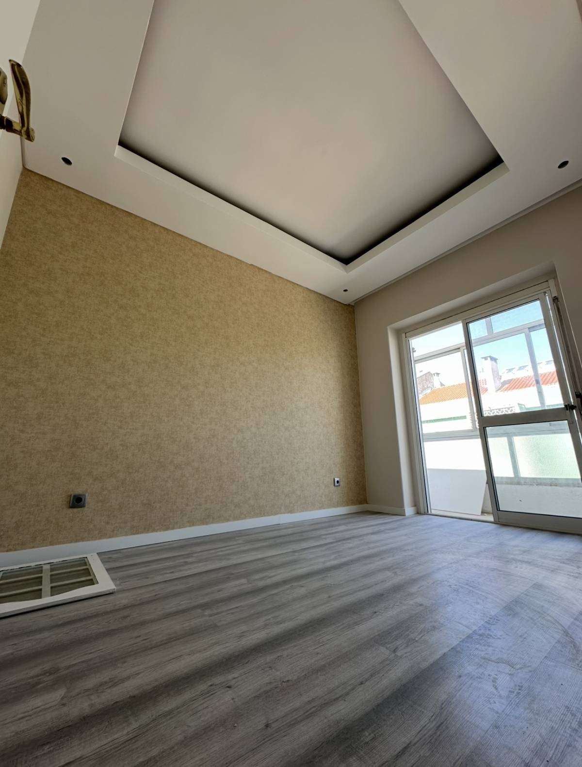 Remates D’Elite - Odivelas - Ventilator montieren