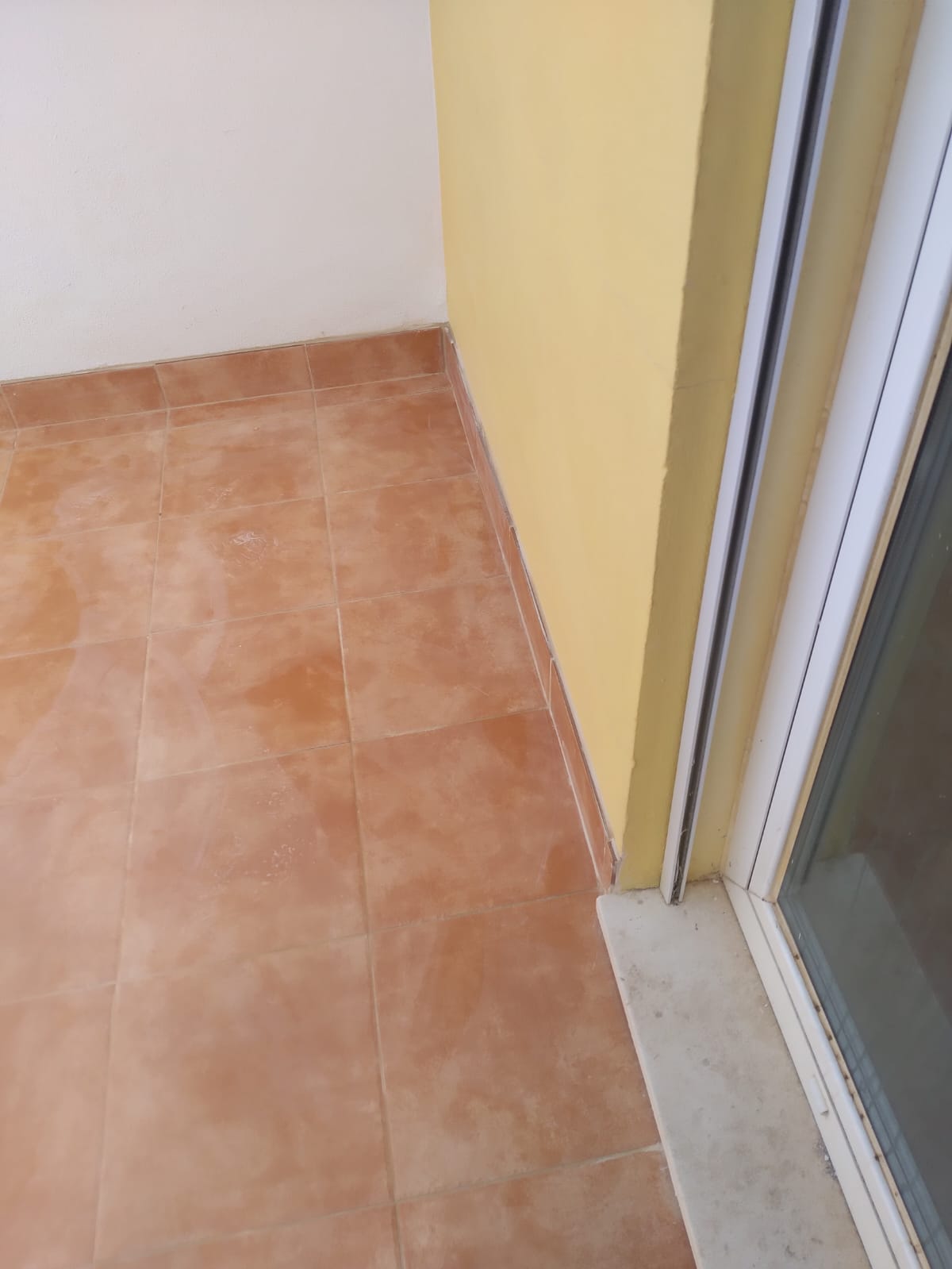 Yurii - Rio Maior - Instalação de Pavimento em Pedra ou Ladrilho