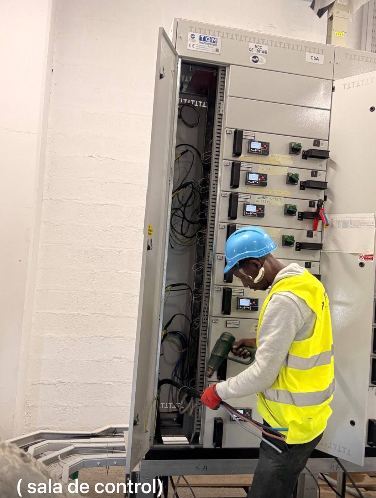 Eletricista e Manutenção ao Domicílio – Rápido e de Confiança - Porto - Instalação de Disjuntor ou Caixa de Fusíveis