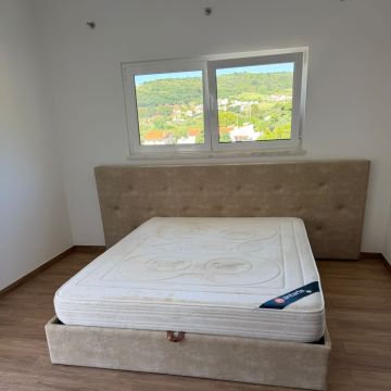 Lf estofos e mobiliário - Paços de Ferreira - Suspensão de Quadros e Instalação de Arte
