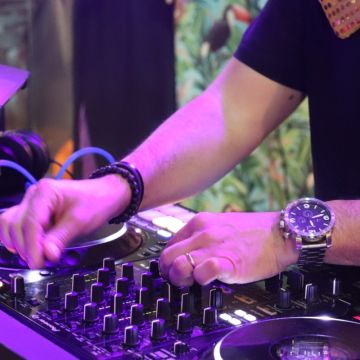 Streetfood- und Gastronomiebedarf mieten - DJ WILD G G - 