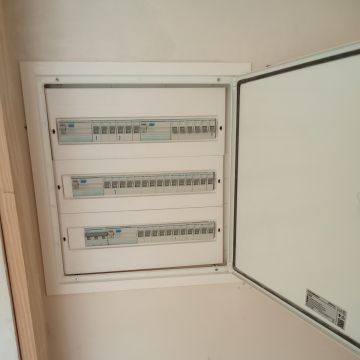 Eletropower - Espinho - Reparação de Interruptores e Tomadas
