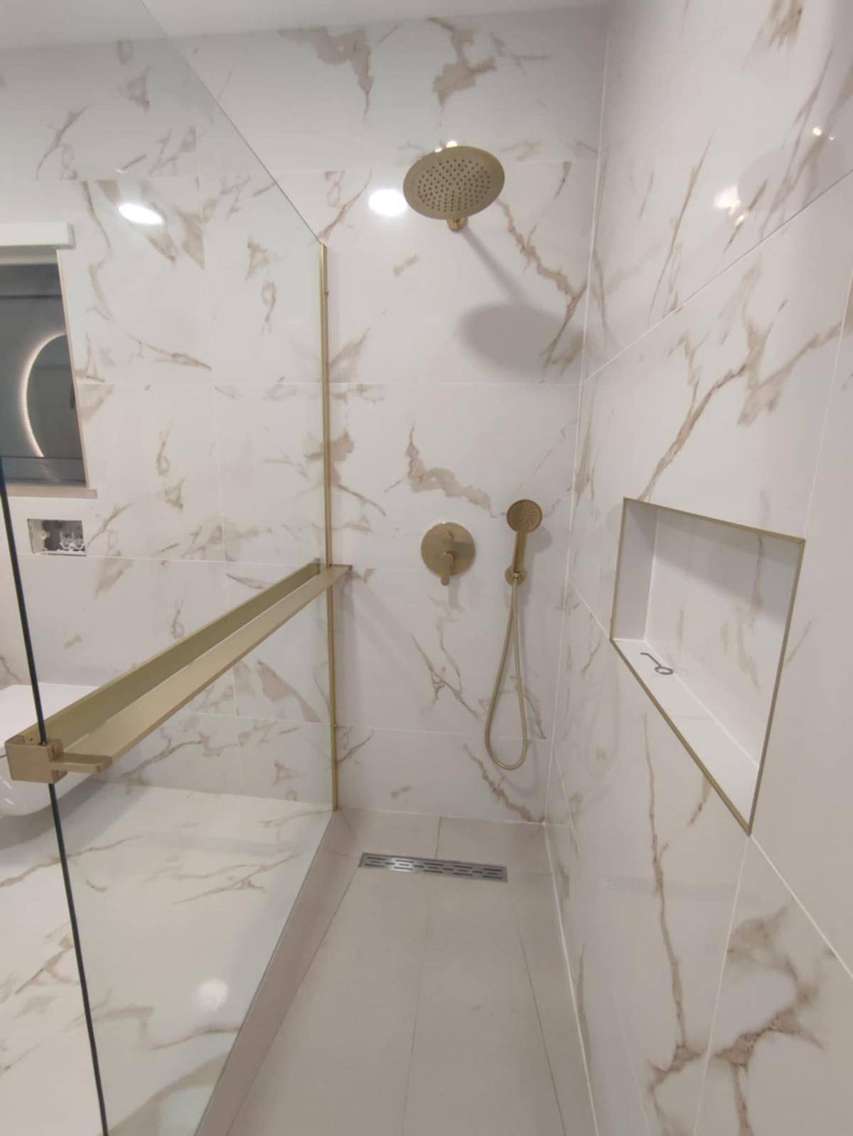 Sikler & Santos Projetos de Remodelação Lda - Setúbal - Innenwand einbauen