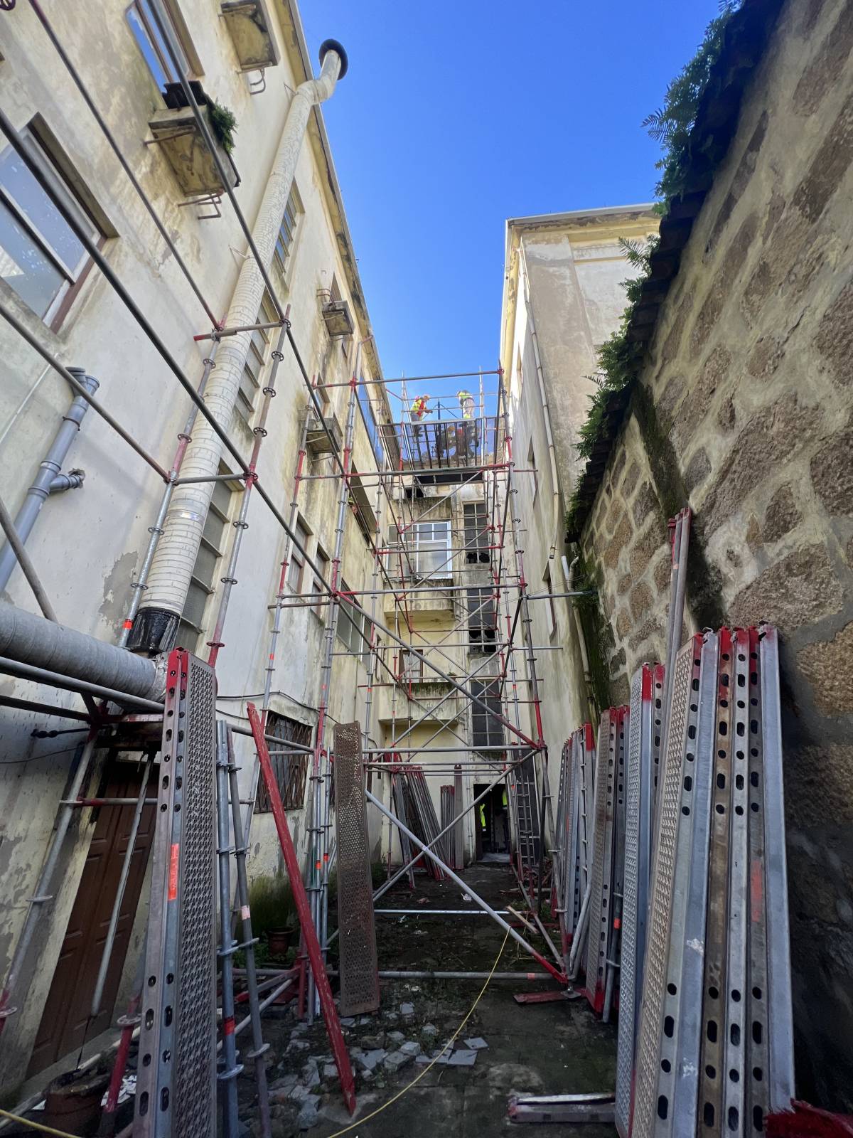 Metricspot.pt - Vila Nova de Gaia - Instalación de lámparas