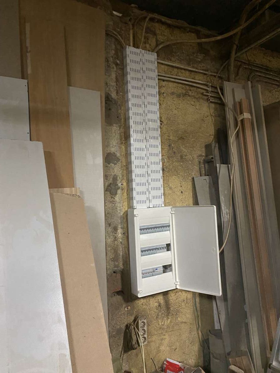 Renato Neves - Gondomar - Circuit Breaker Panel or Fuse Box Installation