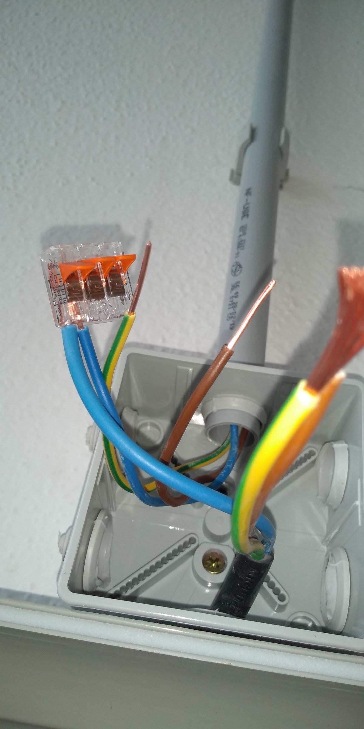 Alexsandro Barbosa de Lima - Soure - Switch and Outlet Installation