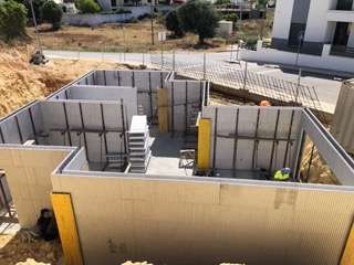 ALMEIDA E COSTA TERRAPLANAGEM E CONSTRUÇÕES - Loulé - Instalação de Alcatifa