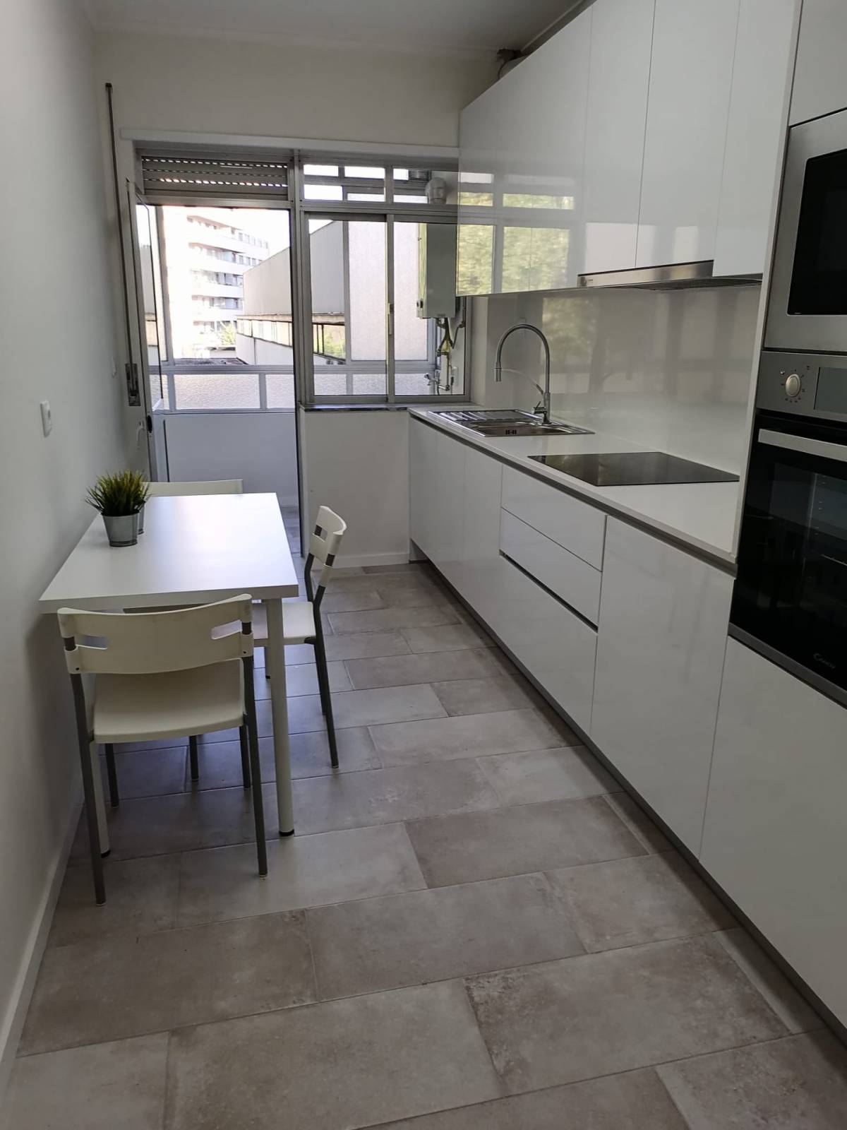 OCC - Oliveira Carrilho Construções - Braga - Montagem de Mesa de Bilhar