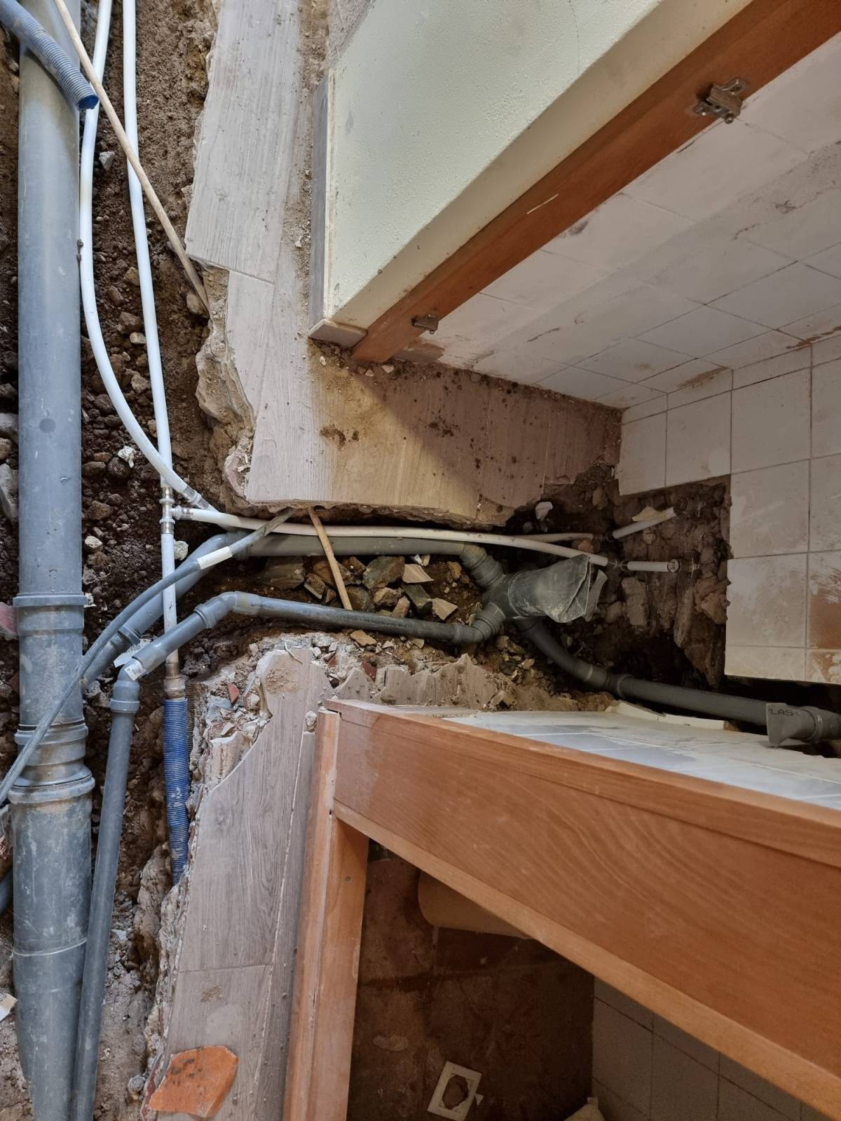 Breno Mendes - Sintra - Reparação ou Manutenção de Canalização Exterior