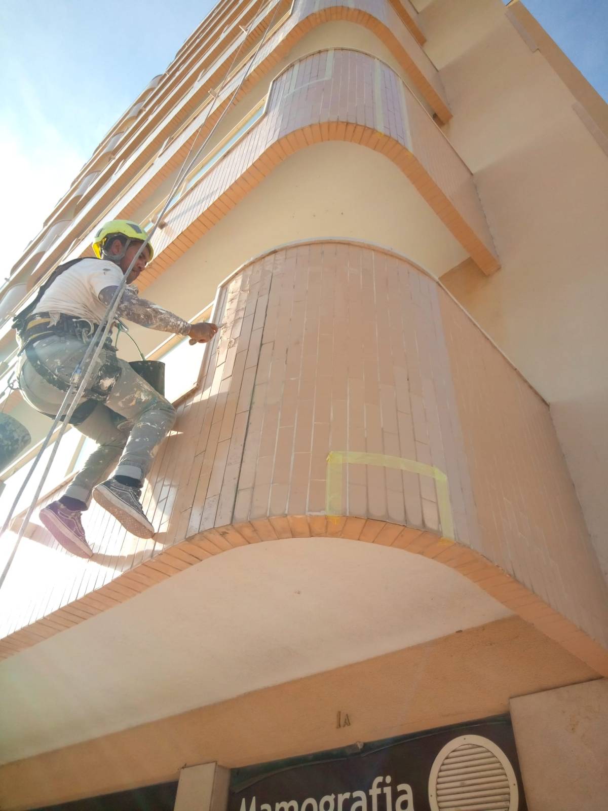 Barcelos Reformare - Amadora - Instalação, Reparação ou Remoção de Revestimento de Parede