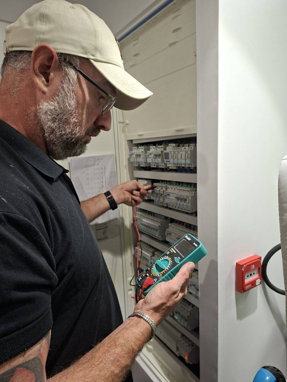 Rodrigo koiti yanagui - Sintra - Switch and Outlet Installation
