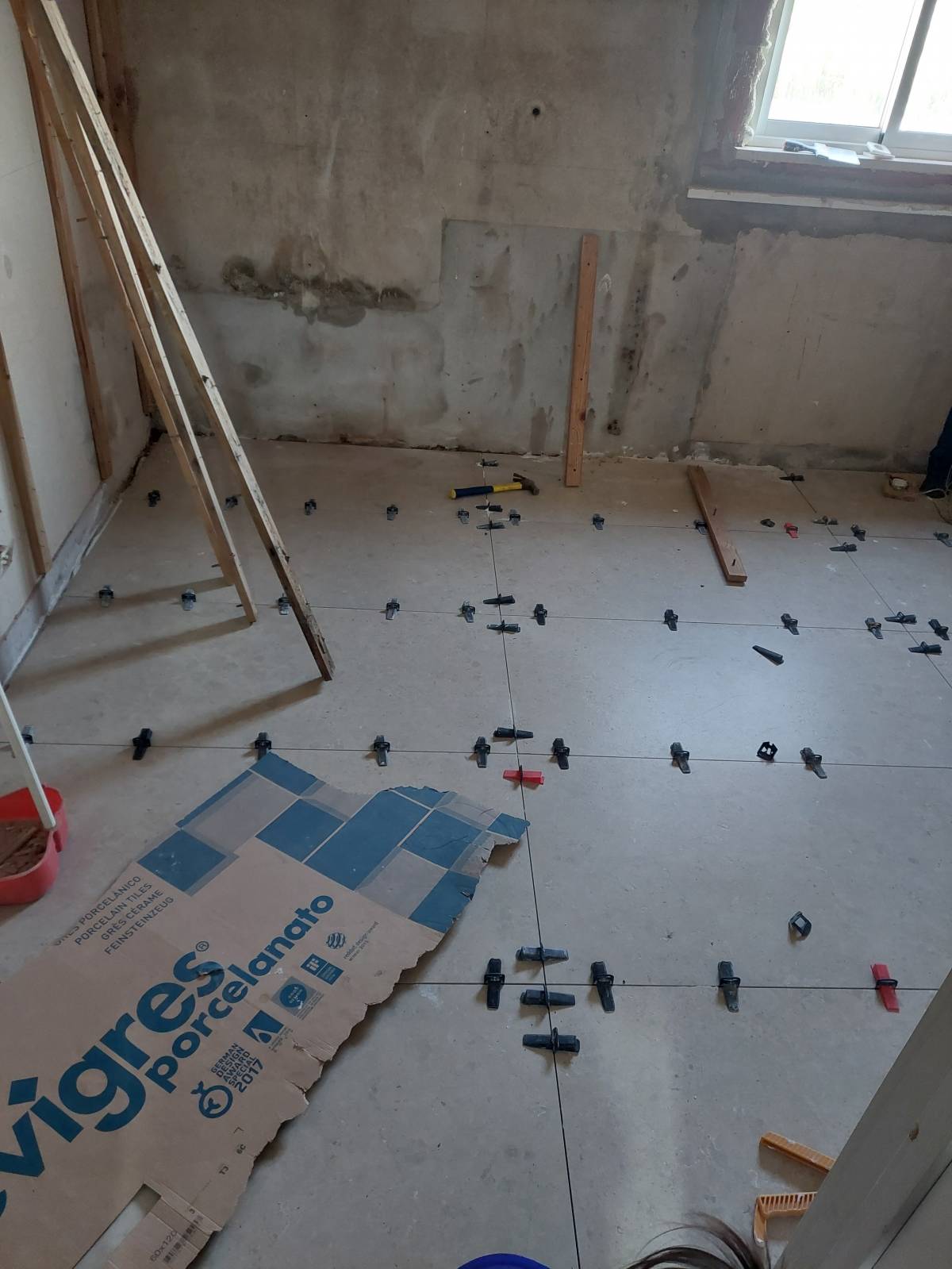 i7 Construções. - Almeirim - Montagem de TV