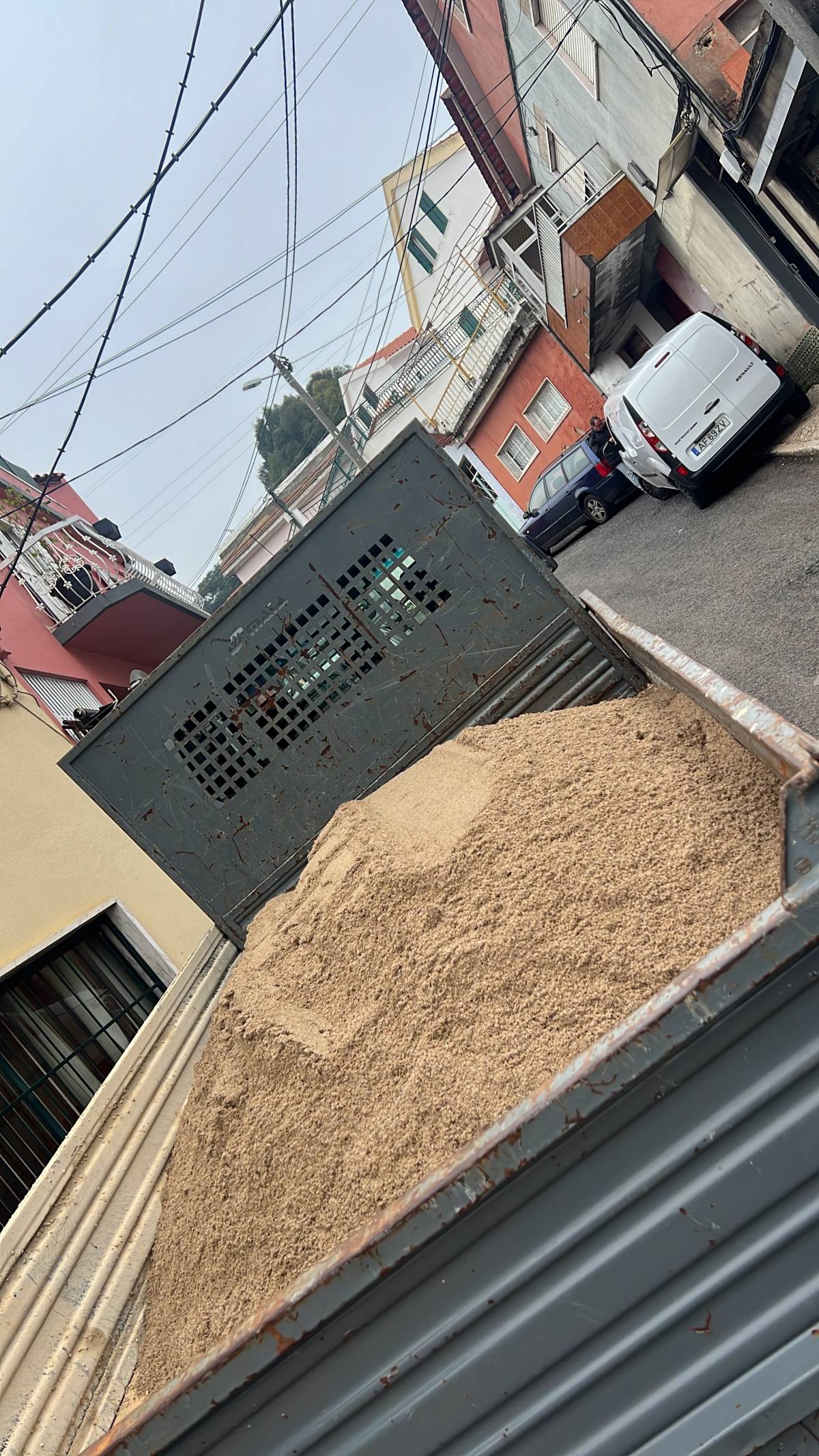Anjos Assíduos Construção (engenheiro,salvador) - Loures - Gutter Installation or Replacement