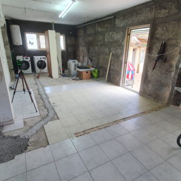 Pedro Cimão de Lima - Braga - Vinyl or Linoleum Repair or Partial Replacement