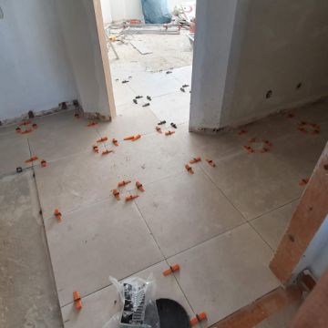 Breno Mendes - Sintra - Suspensão de Quadros e Instalação de Arte