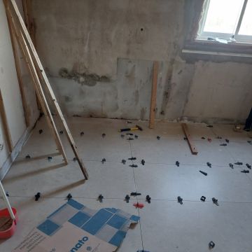 i7 Construções. - Almeirim - Montagem de TV