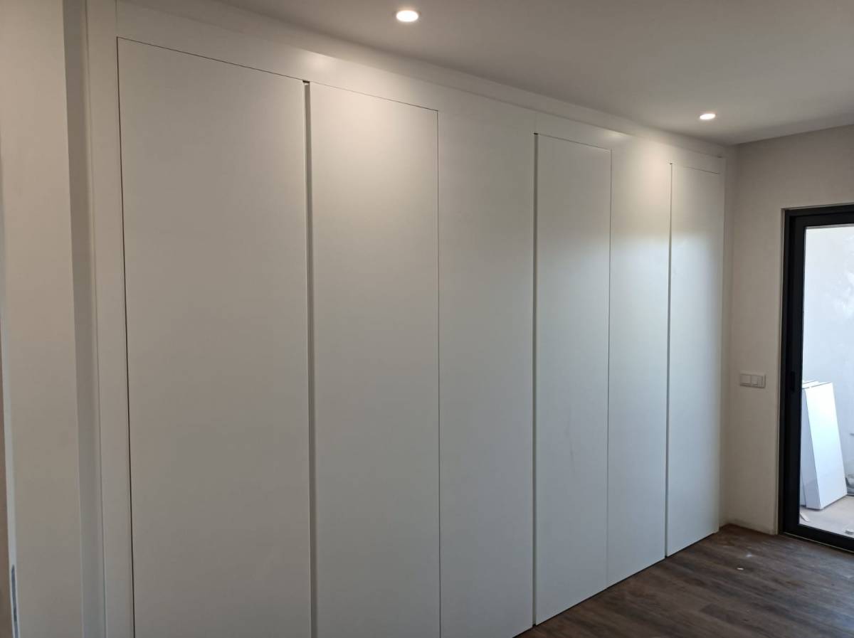 LuxProPaint - Olhão - Suspensão de Quadros e Instalação de Arte