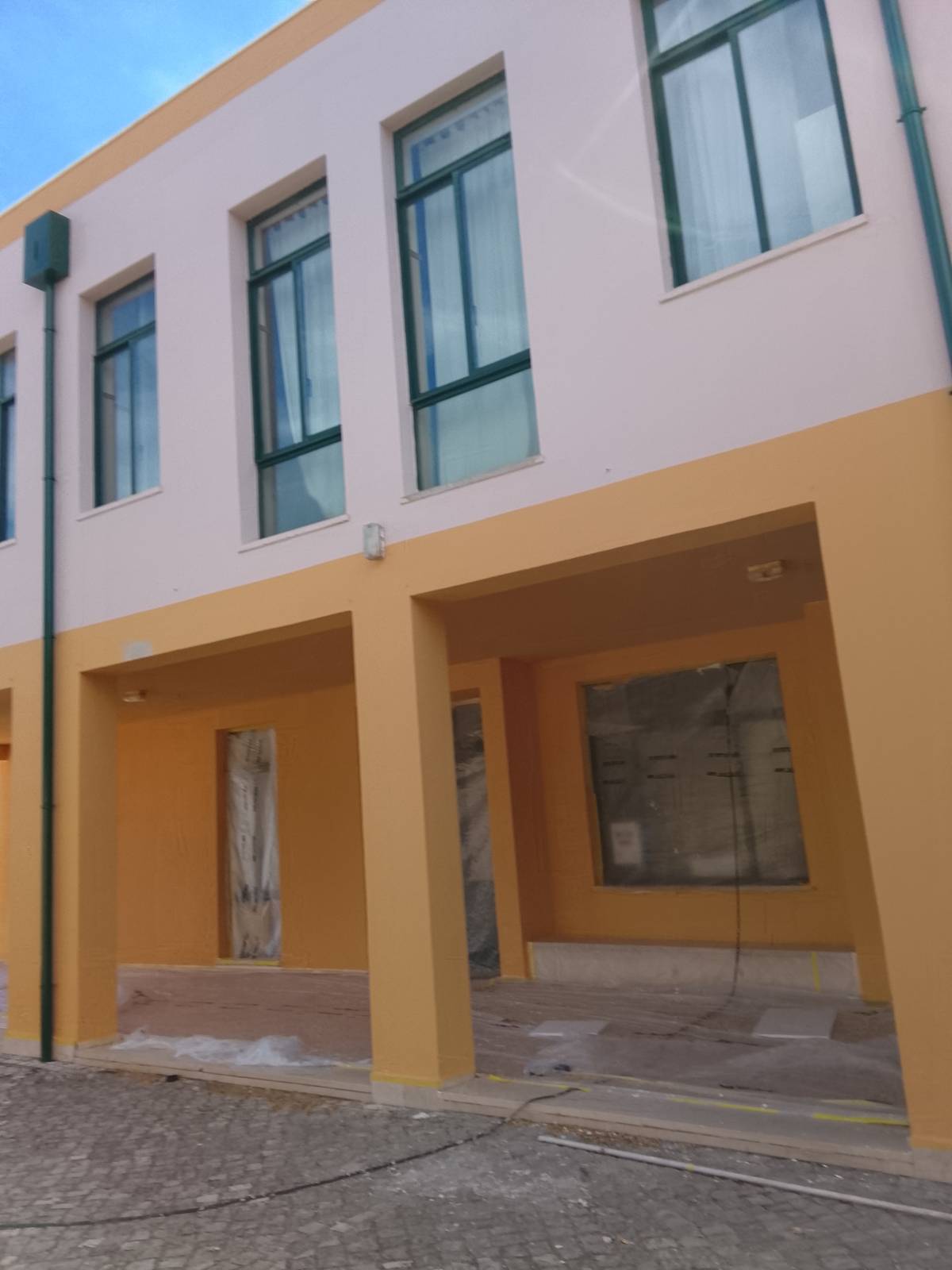 Pinturas exterior e interiores, acabamentos acrílico, reparação barramento de parede - Silves - Pintura de Portas