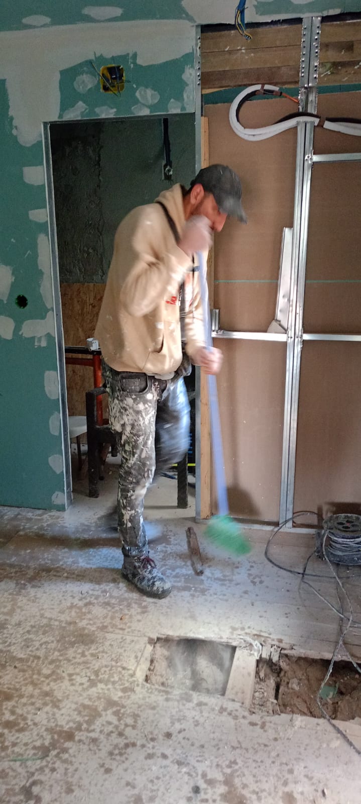 Amine work - Odivelas - Montagem de Equipamento Desportivo