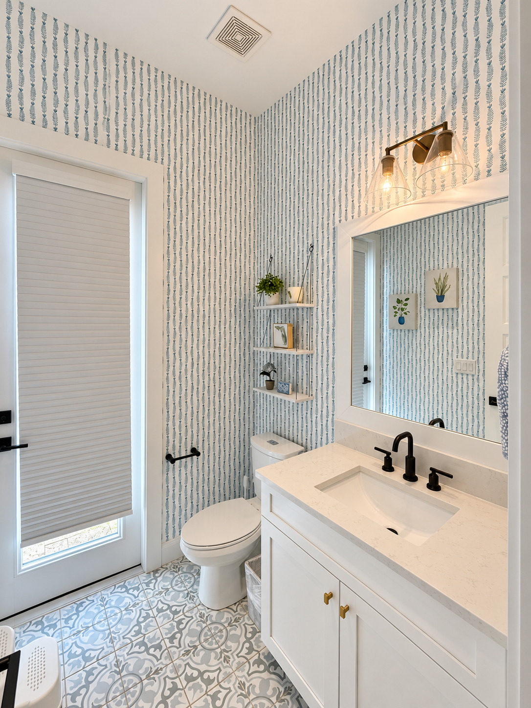 NN Wallcovering Renovations - Lisboa - Door Painting