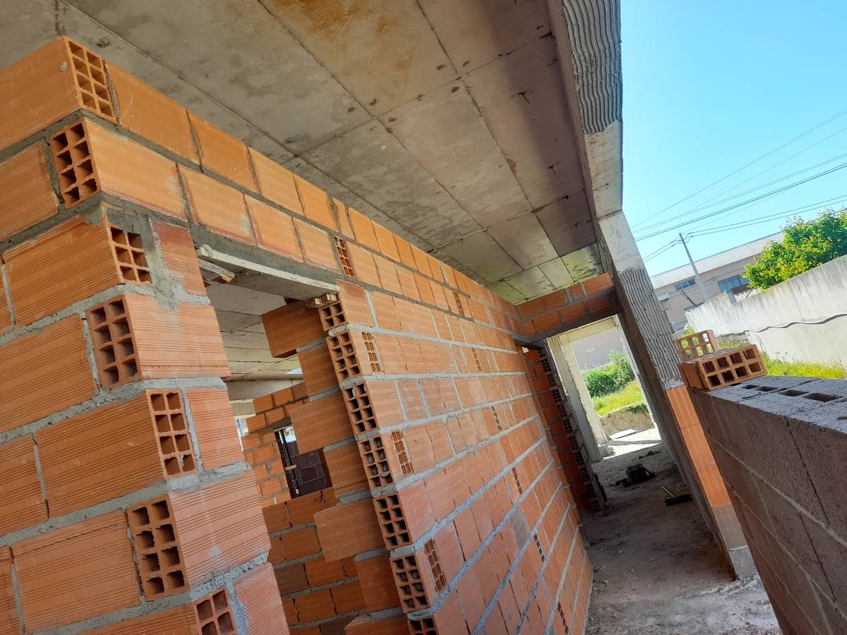 Raymundo Queiroz - Moita - Construção de Parede Interior