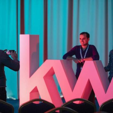 Palco Singular Audiovisuais - Odivelas - Alquiler de equipos de iluminación para eventos