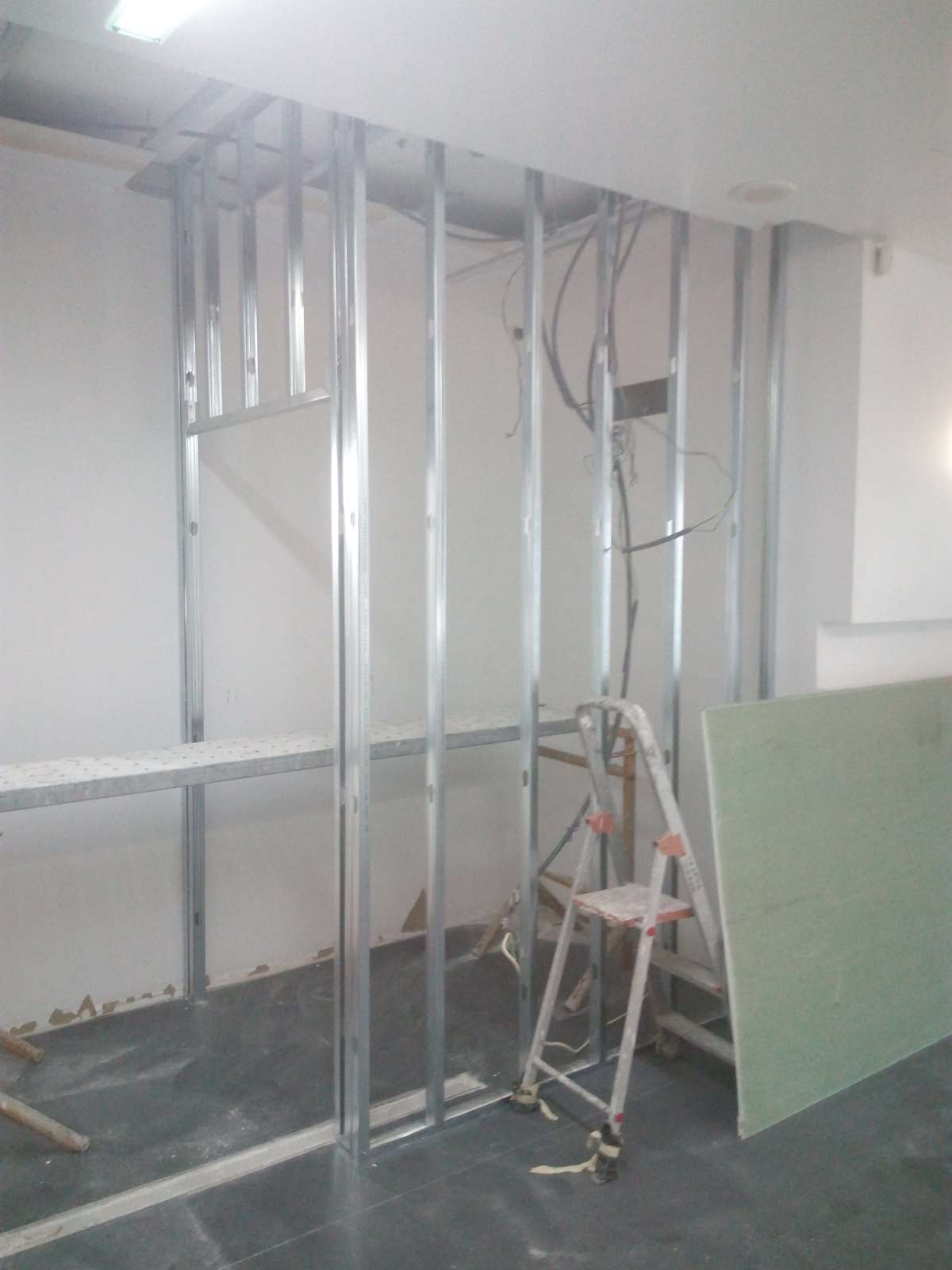 Alexandre Dias - Amarante - Roof Installation or Replacement