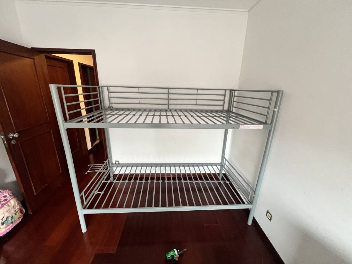 ESPECIALISTA: Manutenção e remodelação de casas; Construção de Estruturas interiores e exteriores, Aplicação de Piso Flutuante, Pintura, Limpeza Geral - Porto - Hundezaun installieren