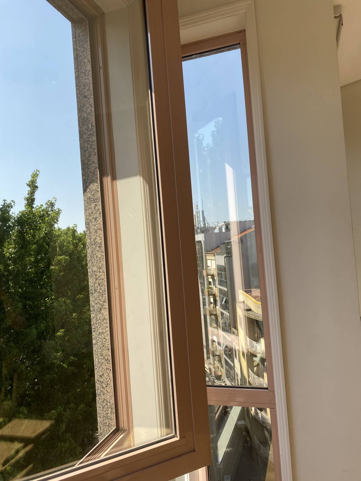 Serviços LIMPEZA ao domicílio/Escritório; Limpezas de Vidro, de Caixilharia, de paredes. Todos os serviços domésticos nós tratamos - Porto - Limpeza de Persianas