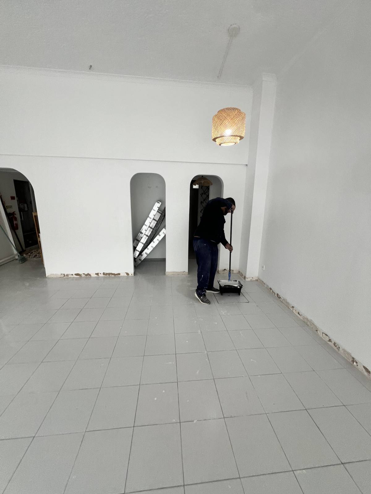 ESPECIALISTA: Manutenção e remodelação de casas; Construção de Estruturas interiores e exteriores, Aplicação de Piso Flutuante, Pintura, Limpeza Geral - Porto - Hausbau
