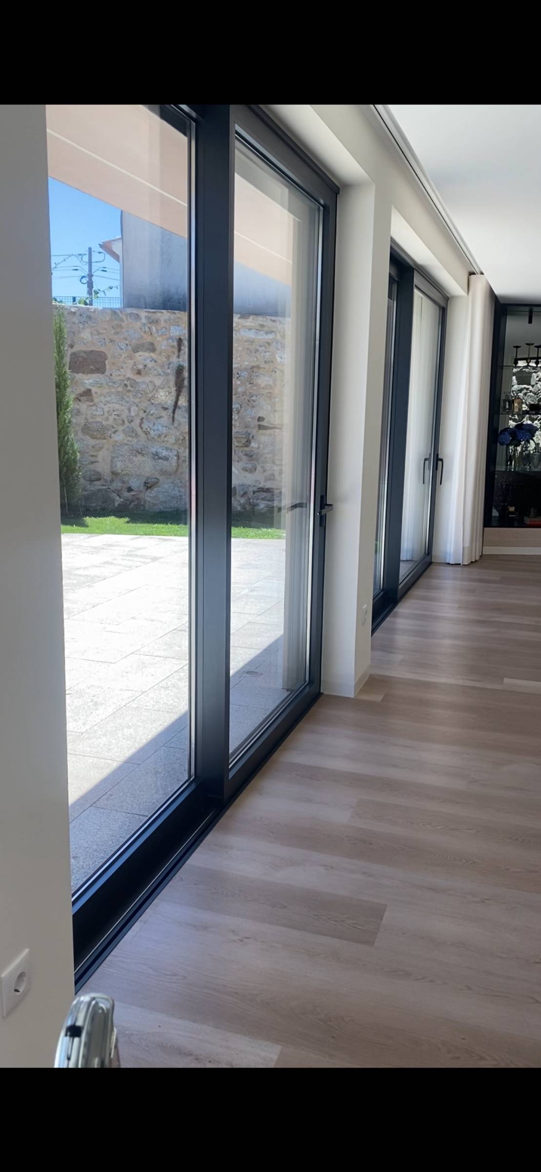 ESPECIALISTA: Manutenção e remodelação de casas; Construção de Estruturas interiores e exteriores, Aplicação de Piso Flutuante, Pintura, Limpeza Geral - Porto - Möbelmontage