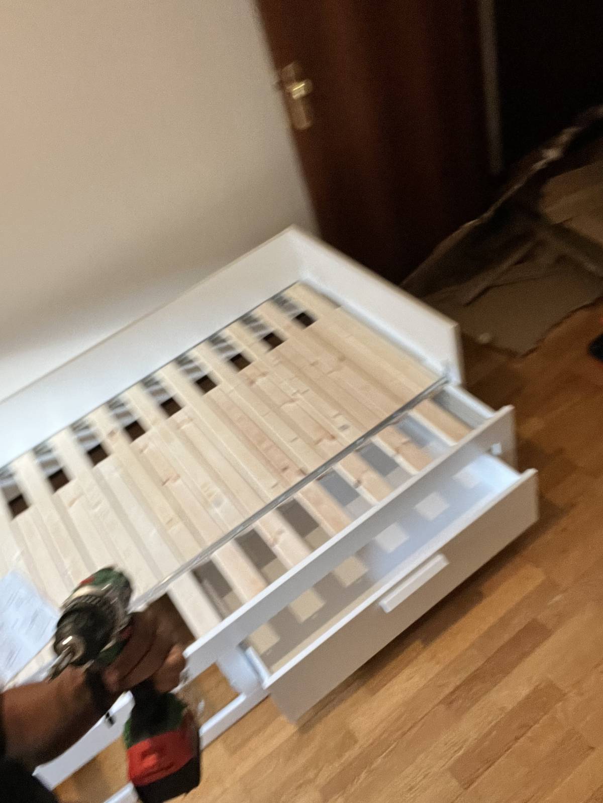ESPECIALISTA: Manutenção e remodelação de casas; Construção de Estruturas interiores e exteriores, Aplicação de Piso Flutuante, Pintura, Limpeza Geral - Porto - Ladensanierung