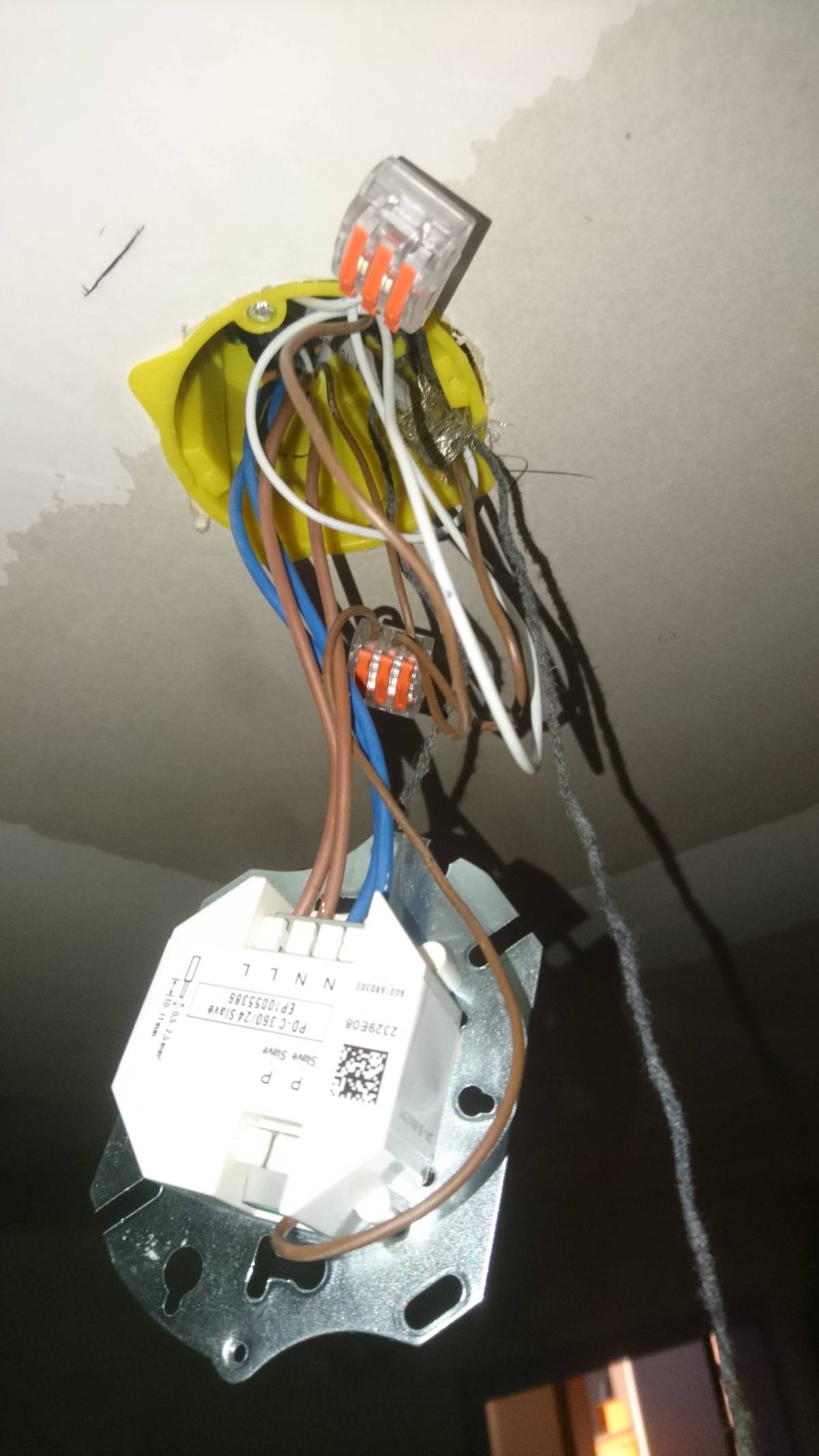 Rui electrician - Amares - Illustrating