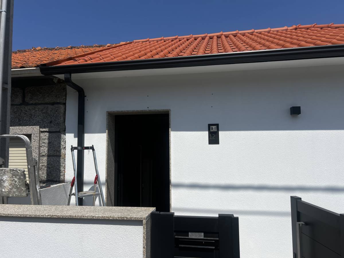 ESPECIALISTA: Manutenção e remodelação de casas; Construção de Estruturas interiores e exteriores, Aplicação de Piso Flutuante, Pintura, Limpeza Geral - Porto - Grundreinigung oder Frühjahrsputz