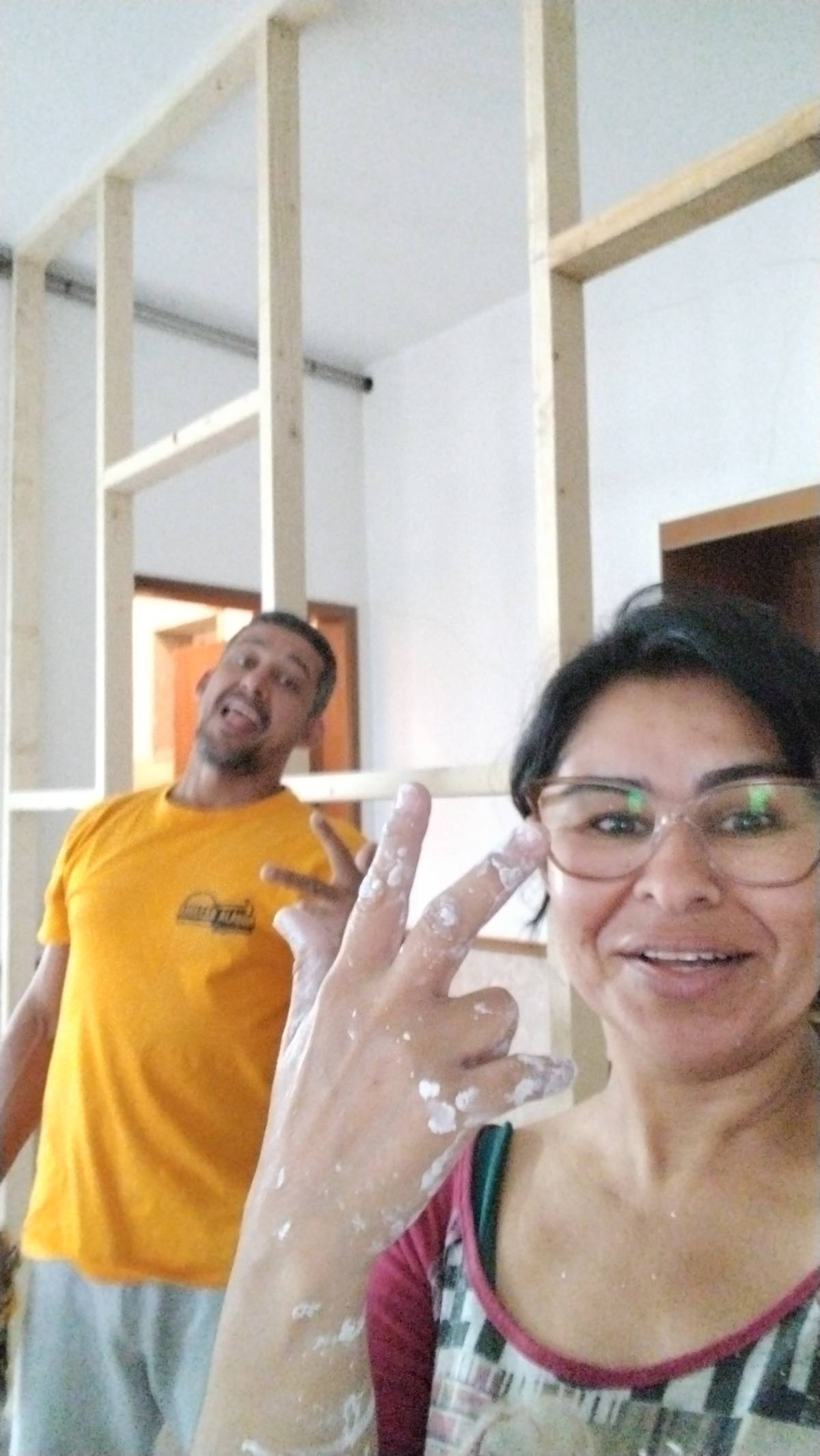 Sheyla Veras e Estan Veras - Vila de Rei - Window Blinds Cleaning