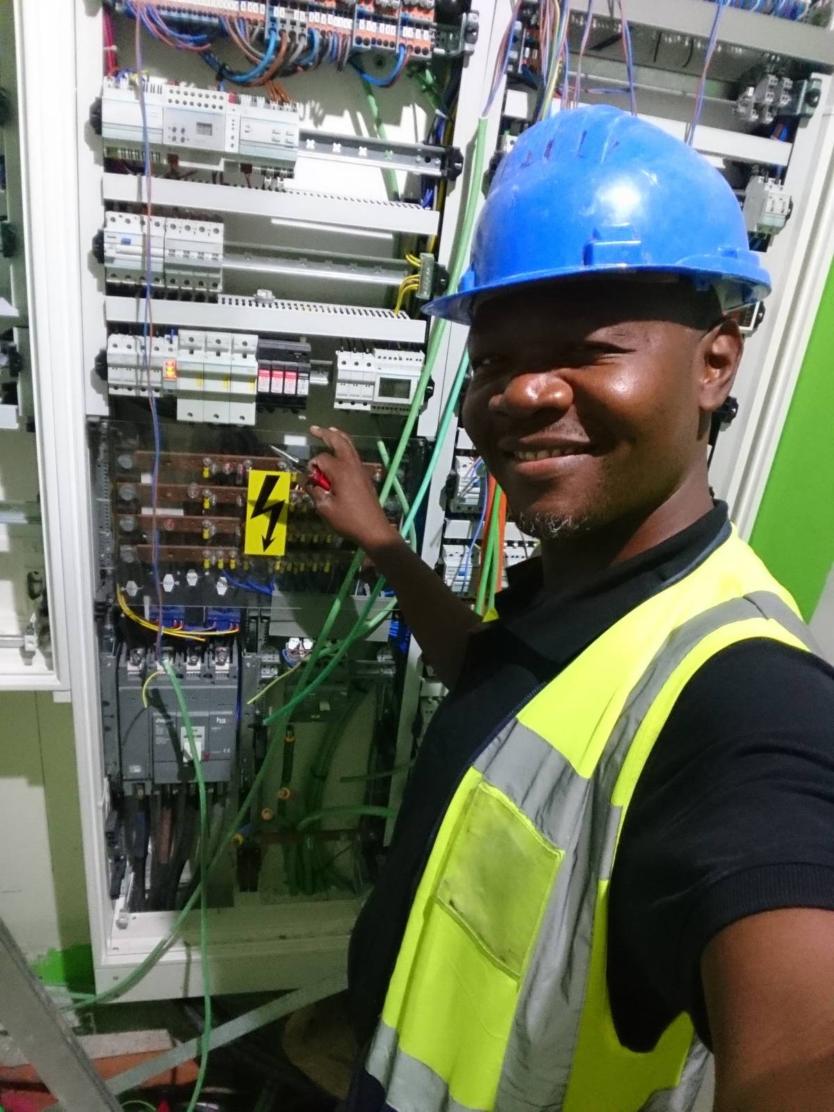 Rui electrician - Amares - Cabinet Refacing