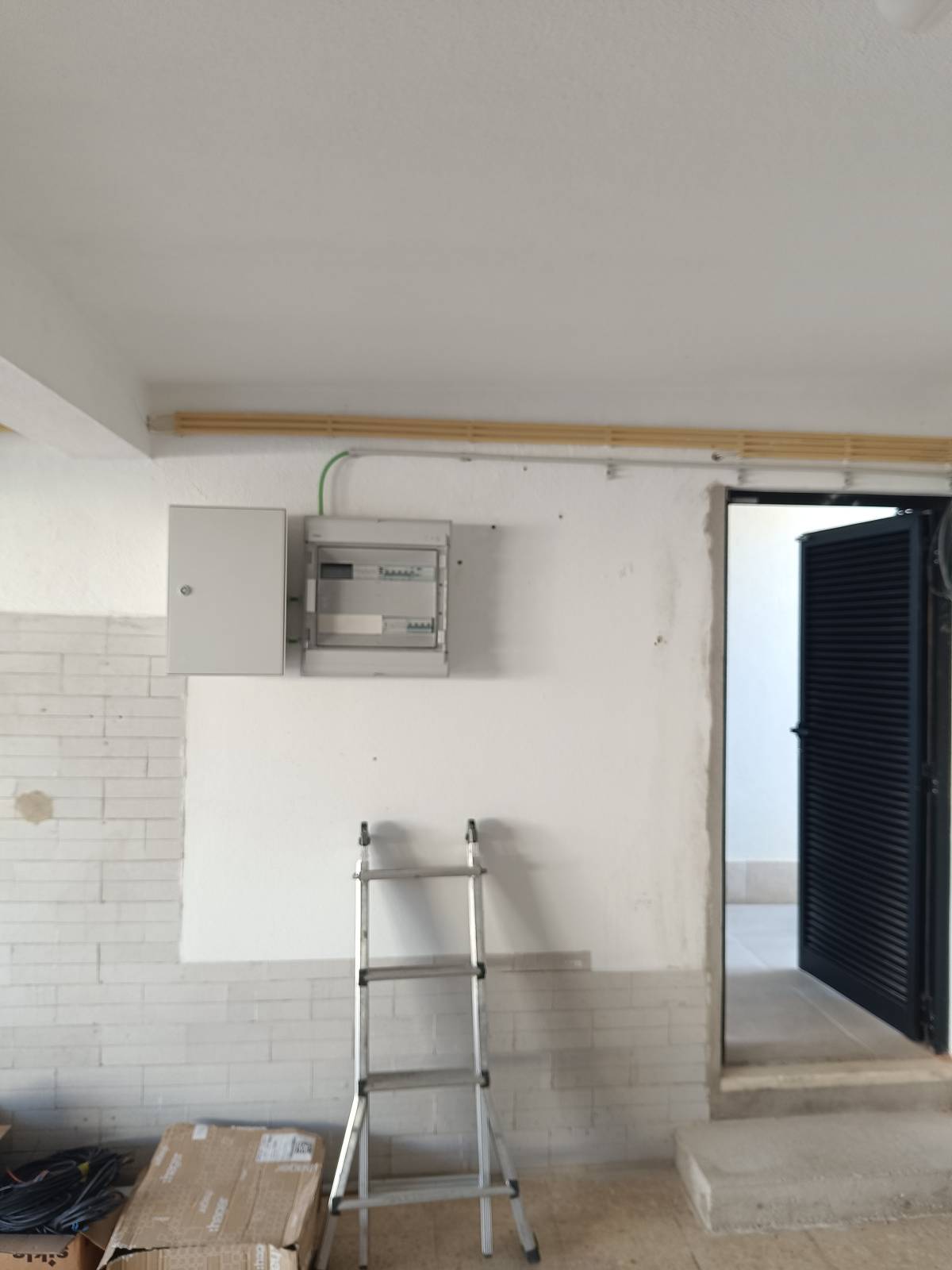 Tiago Teixeira - Loures - Installation und Montage von Lampen