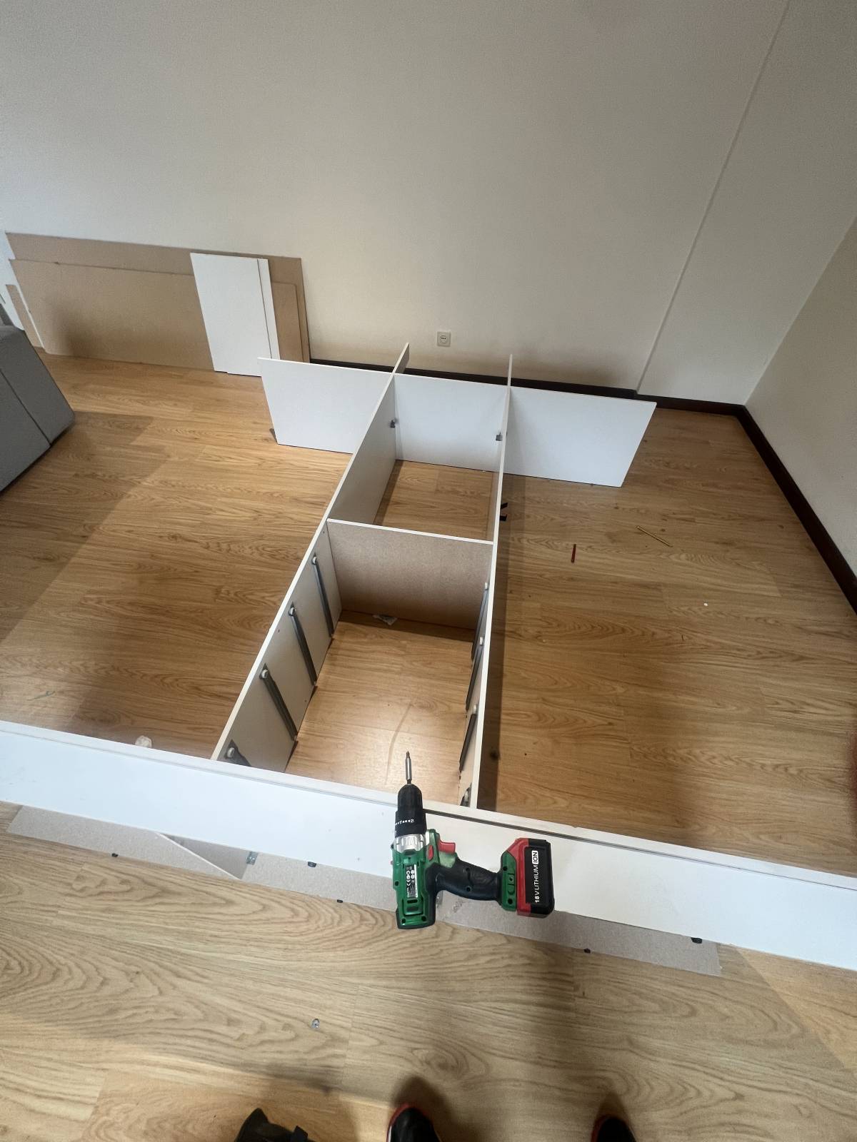 ESPECIALISTA: Manutenção e remodelação de casas; Construção de Estruturas interiores e exteriores, Aplicação de Piso Flutuante, Pintura, Limpeza Geral - Porto - Außenanstrich