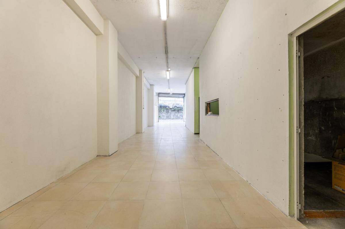 ESPECIALISTA: Manutenção e remodelação de casas; Construção de Estruturas interiores e exteriores, Aplicação de Piso Flutuante, Pintura, Limpeza Geral - Porto - Küchenarbeitsplatte montieren