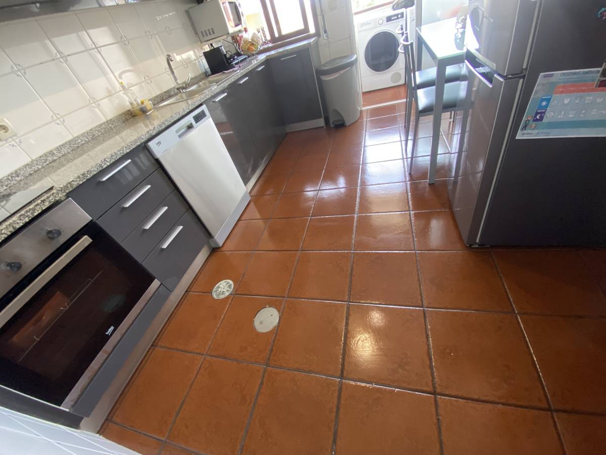 ESPECIALISTA: Manutenção e remodelação de casas; Construção de Estruturas interiores e exteriores, Aplicação de Piso Flutuante, Pintura, Limpeza Geral - Porto - Kleiderschrank ordnen / organisieren
