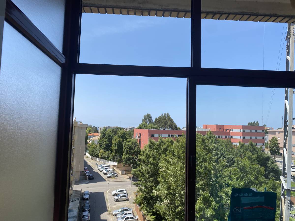 ESPECIALISTA: Manutenção e remodelação de casas; Construção de Estruturas interiores e exteriores, Aplicação de Piso Flutuante, Pintura, Limpeza Geral - Porto - Schimmelinspektion und -beseitigung