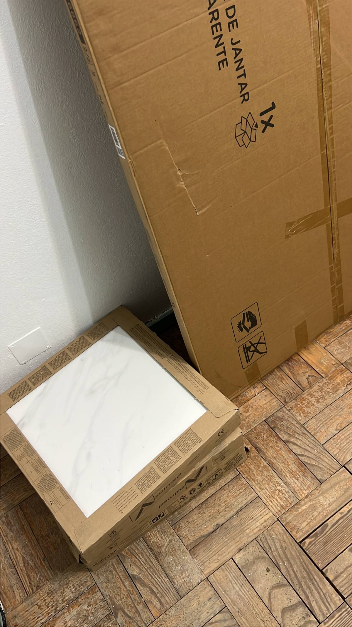 ESPECIALISTA: Manutenção e remodelação de casas; Construção de Estruturas interiores e exteriores, Aplicação de Piso Flutuante, Pintura, Limpeza Geral - Porto - Réparation de papier peint