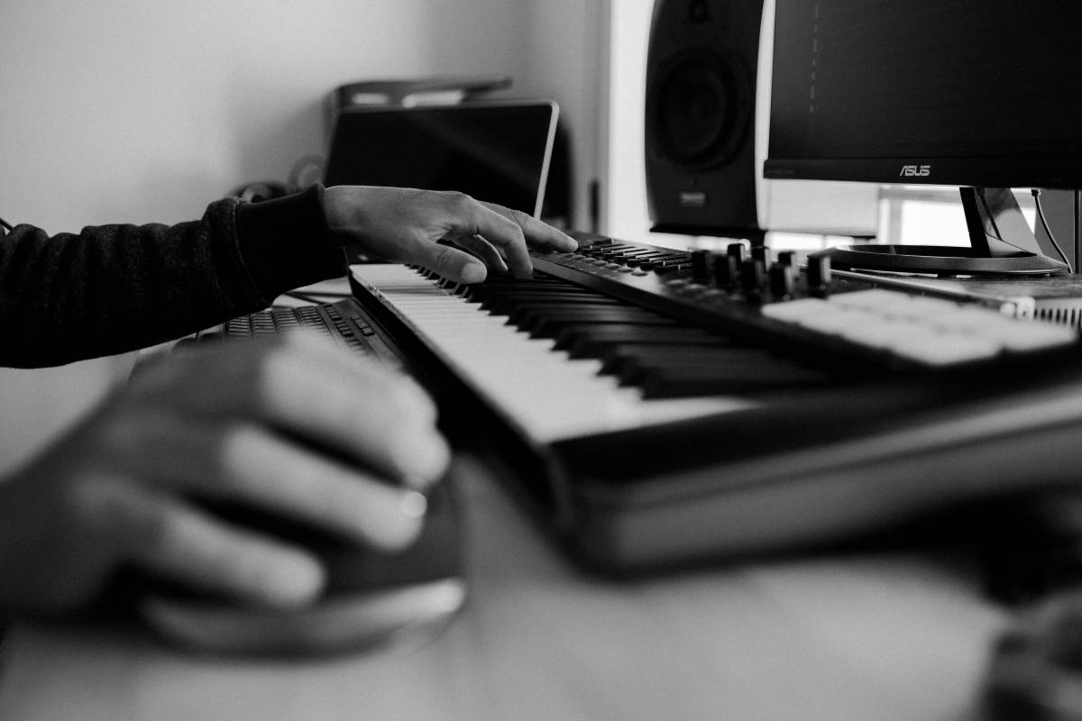 Editor de Áudio | Designer de Som | Engenheiro de Mixagem - Lisboa - Songwriting